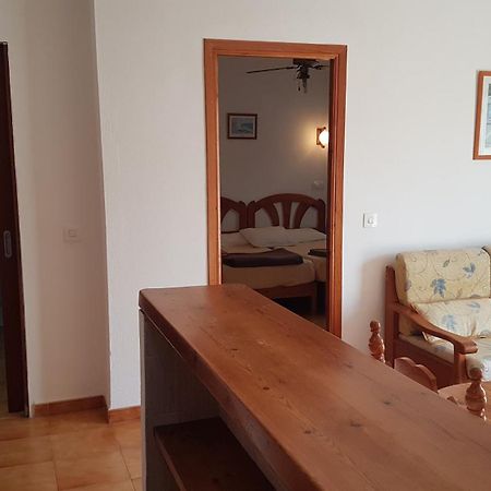 Apartamentos Vista Al Puerto Сан-Антонио-Абад Экстерьер фото