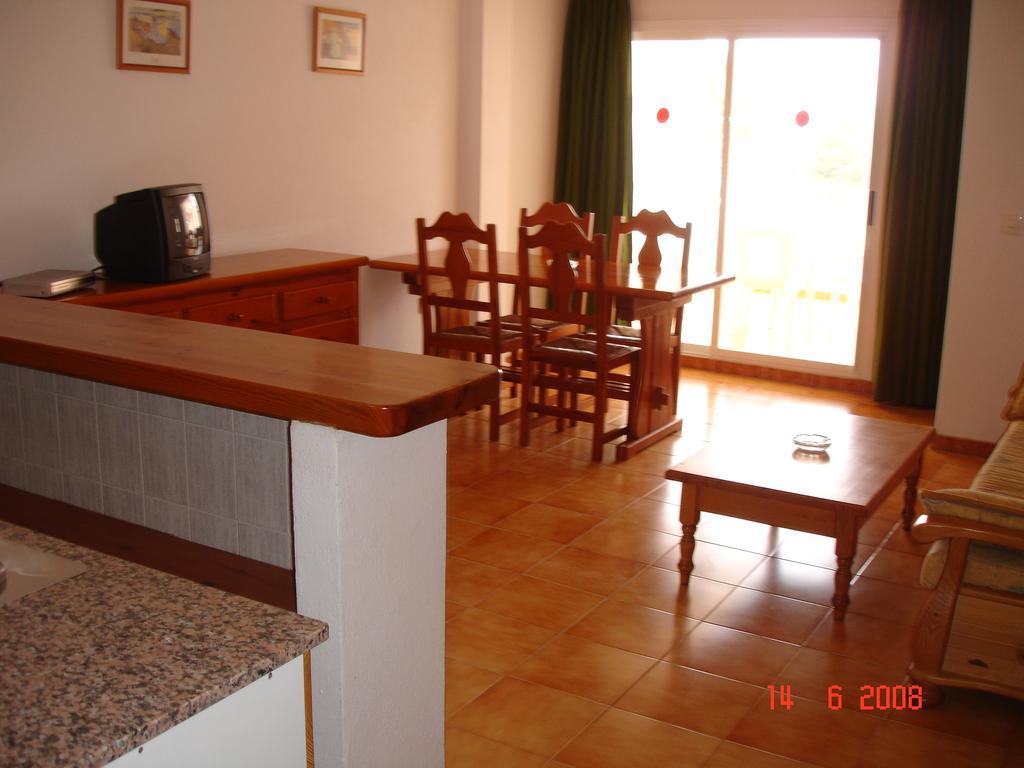Apartamentos Vista Al Puerto Сан-Антонио-Абад Номер фото