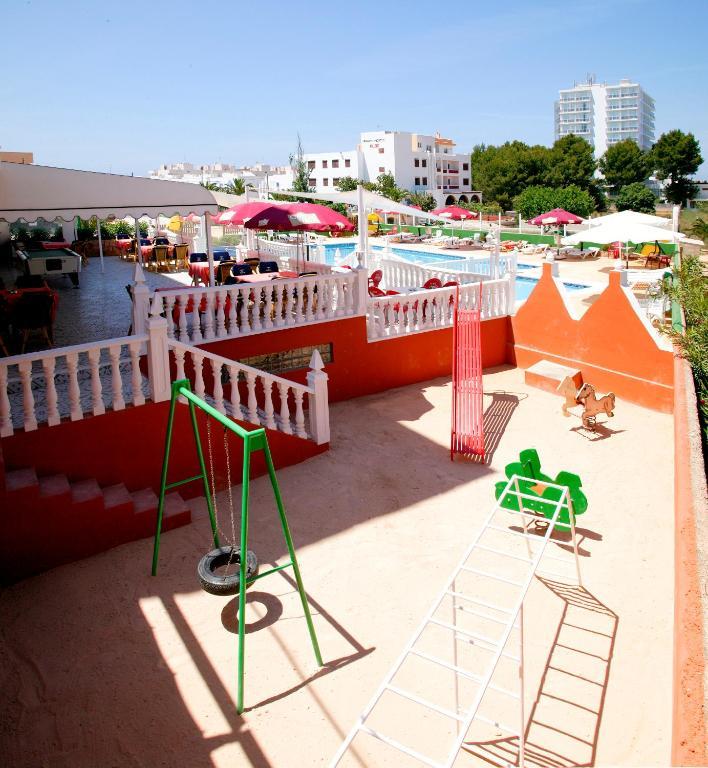 Apartamentos Vista Al Puerto Сан-Антонио-Абад Экстерьер фото
