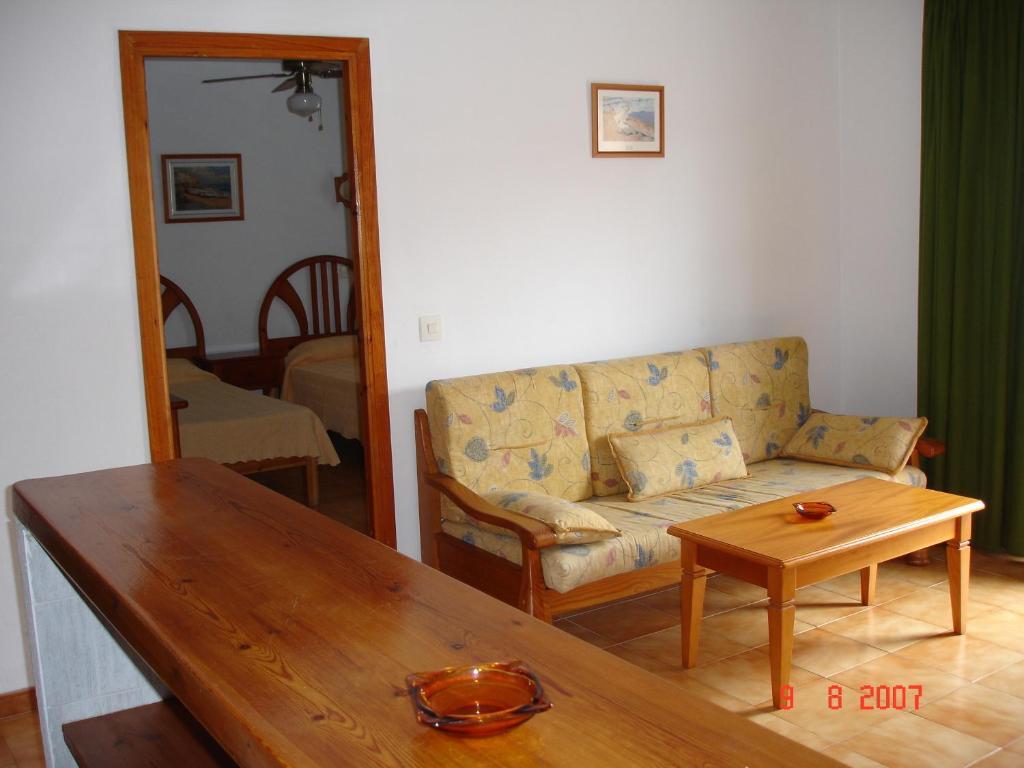 Apartamentos Vista Al Puerto Сан-Антонио-Абад Номер фото