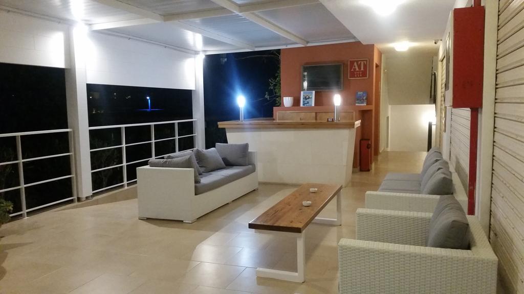 Apartamentos Vista Al Puerto Сан-Антонио-Абад Экстерьер фото