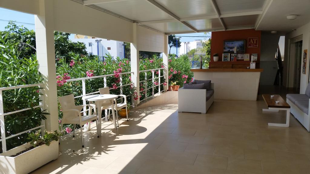 Apartamentos Vista Al Puerto Сан-Антонио-Абад Экстерьер фото