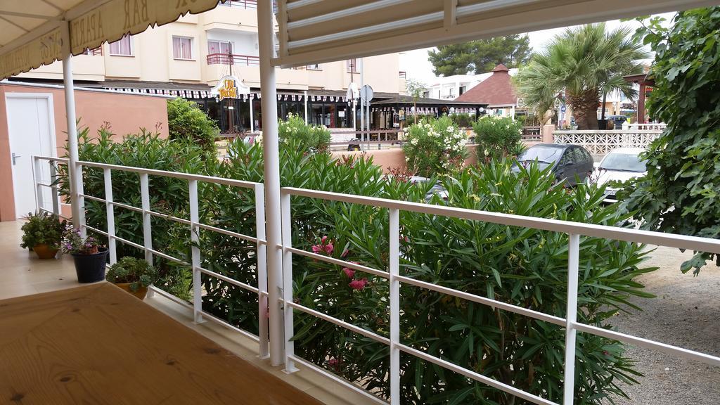 Apartamentos Vista Al Puerto Сан-Антонио-Абад Номер фото