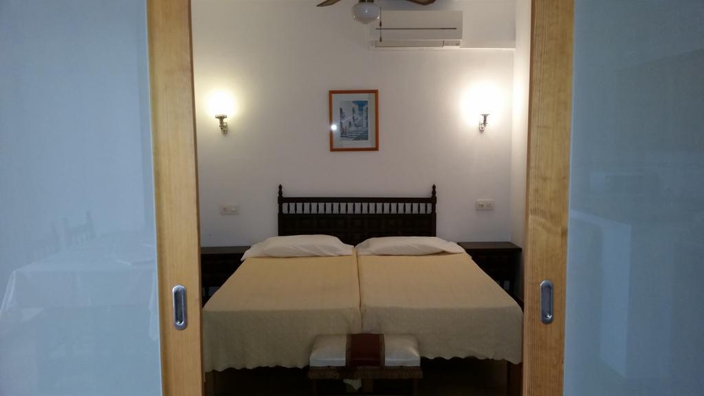 Apartamentos Vista Al Puerto Сан-Антонио-Абад Номер фото
