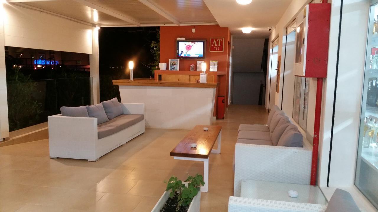 Apartamentos Vista Al Puerto Сан-Антонио-Абад Экстерьер фото